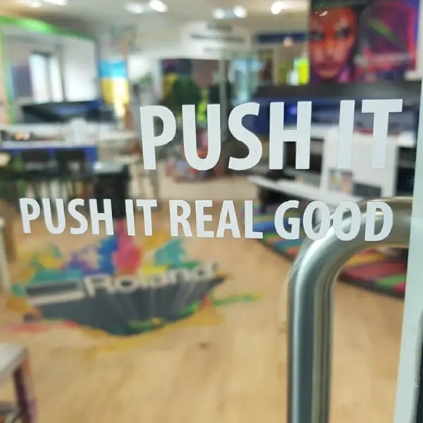 Letras adhesivas para ventanas