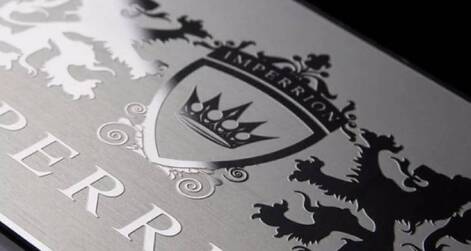 Descubrí el potencial de las impresiones con embellecimientos y el toque de distinción de la Xenons M7110