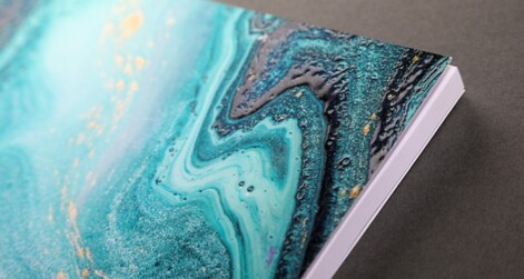 Xenons M7110: cuando la tapa de un libro deja de ser un detalle para convertirse en una experiencia