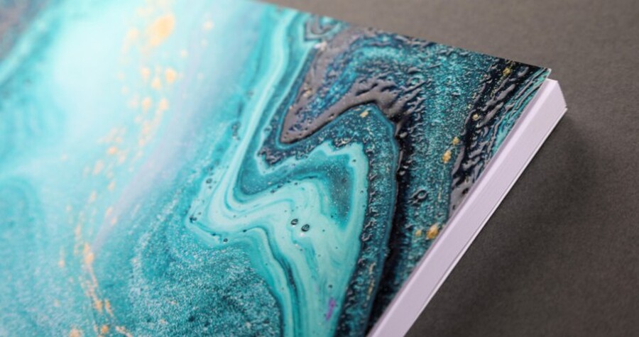 Xenons M7110: cuando la tapa de un libro deja de ser un detalle para convertirse en una experiencia